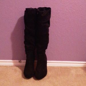 High-heeled boots